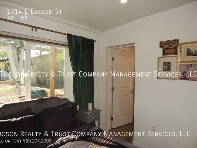 Building Photo - 1714 E Edison St