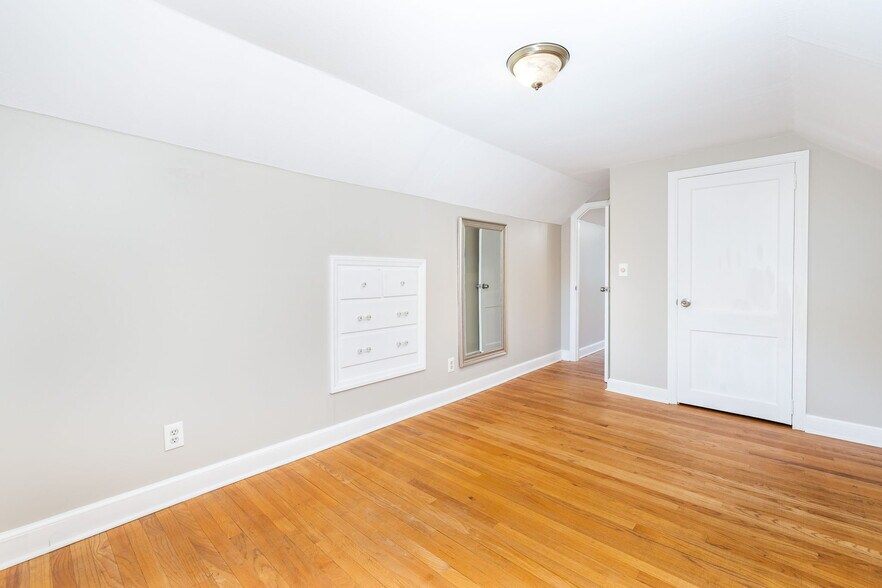 Building Photo - 192 Spring St