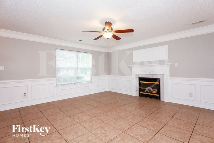 Building Photo - 2422 Fairstone Ave