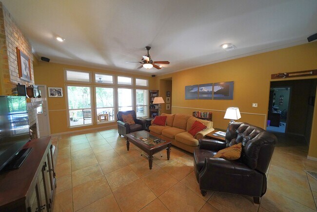 Building Photo - Gorgeous Home in the Coveted Greenshire Subdivision - Realtor Commission: $400