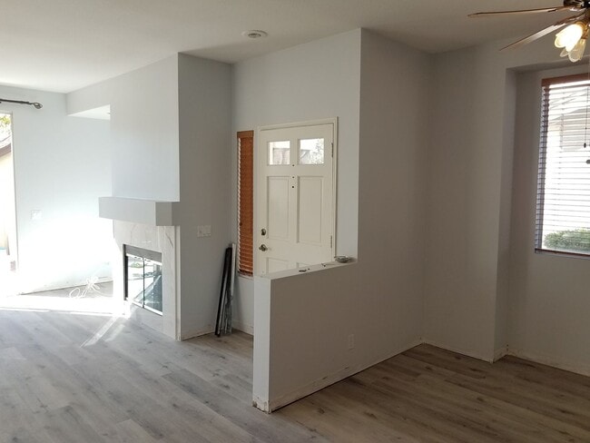 Building Photo - Nicely Renovated Home in Gated Community -...