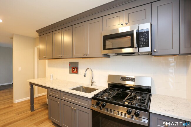 Building Photo - 30 Glenbrook Rd