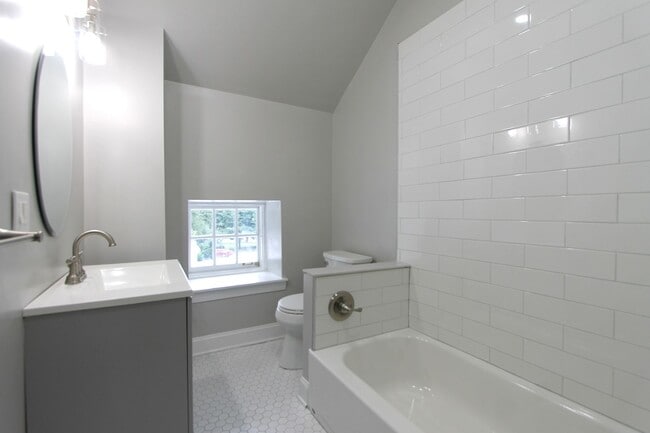 Building Photo - Stunning House on the Grounds of the Awbury Arboretum (3BD/2.5BT)