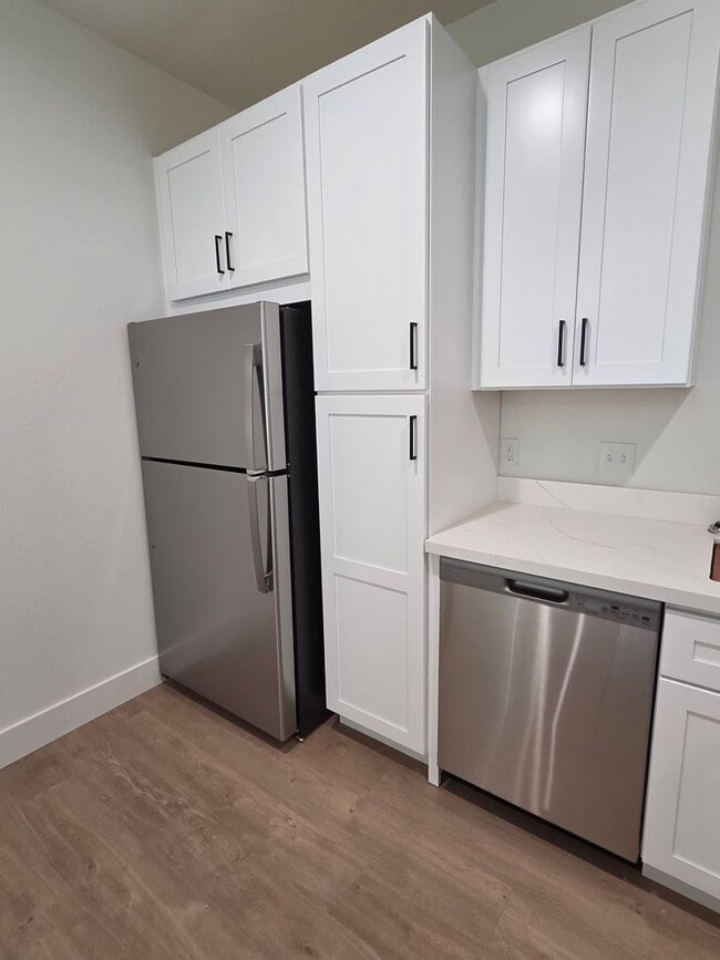 Building Photo - Brand New Build on Old Alturas - ALL Electric with City of Redding Solar!