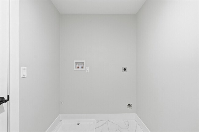 Building Photo - 4 Barrows Rd