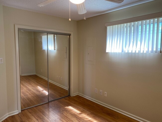 Building Photo - 805 W 2nd St