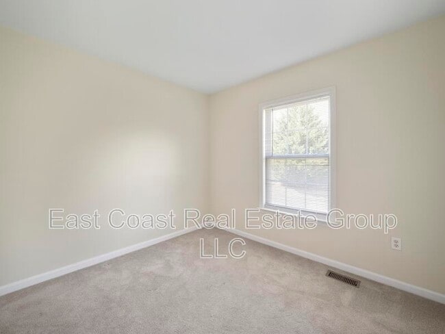 Building Photo - 125 Amelia Dr