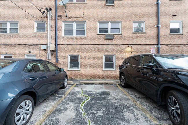 Building Photo - Charming 2-bedroom Condo in Skokie