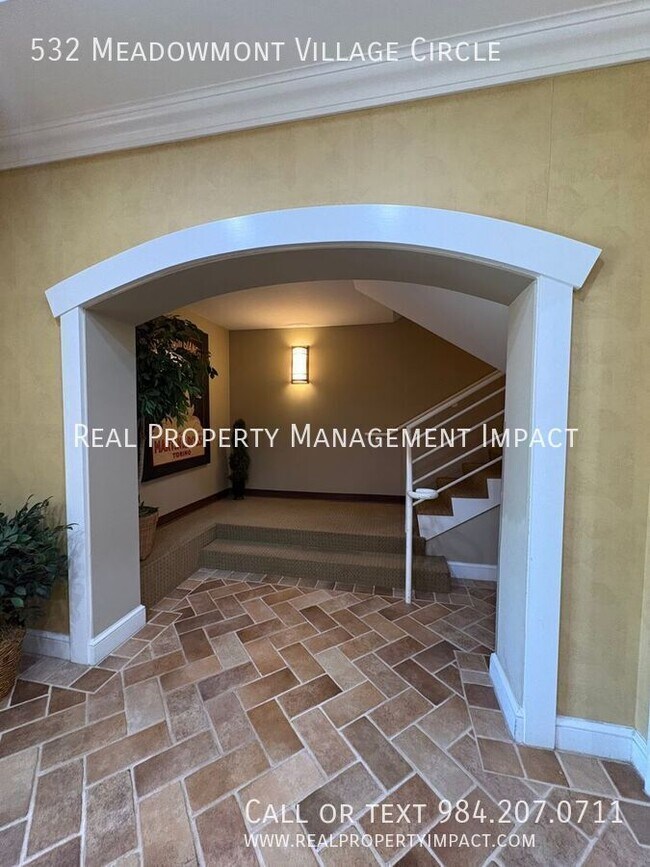 Building Photo - 532 Meadowmont Village Cir