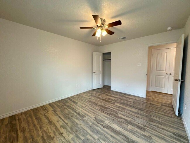 Building Photo - 205 Dolphin Dr