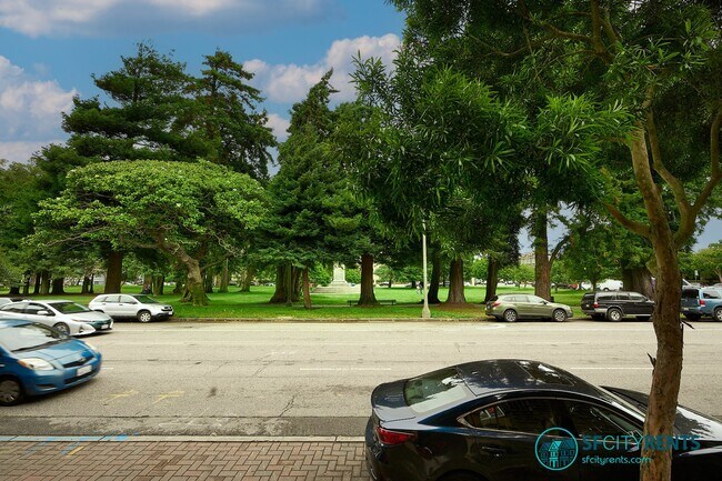 Building Photo - Haight/Ashbury: Top Floor w/ Garage Parkin...