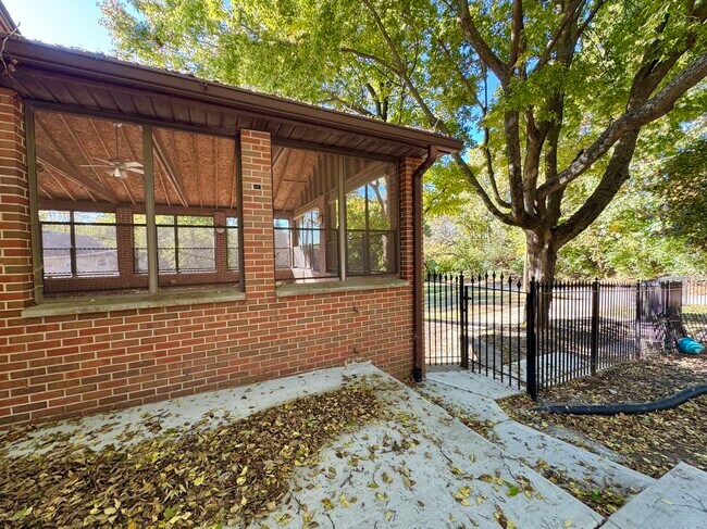 Building Photo - 3640 Walnut St