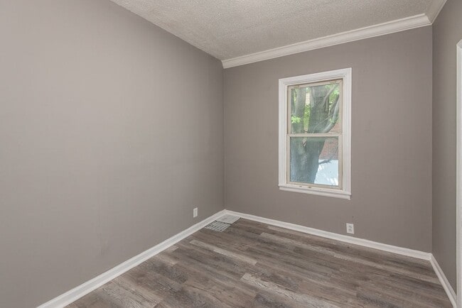 Building Photo - 8819 North Ave