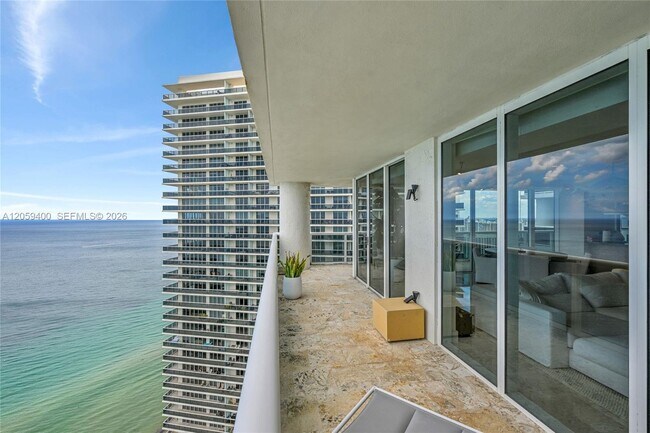 Building Photo - 1800 S Ocean Dr
