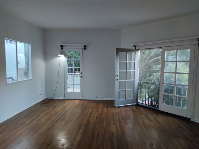 Building Photo - 6148 Glen Holly St
