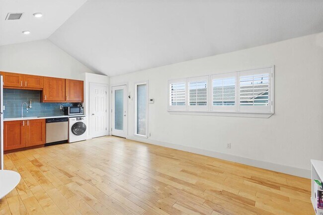 Building Photo - 1307 E 52nd St