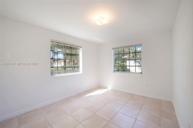 Building Photo - 3912 Ponce de Leon Blvd