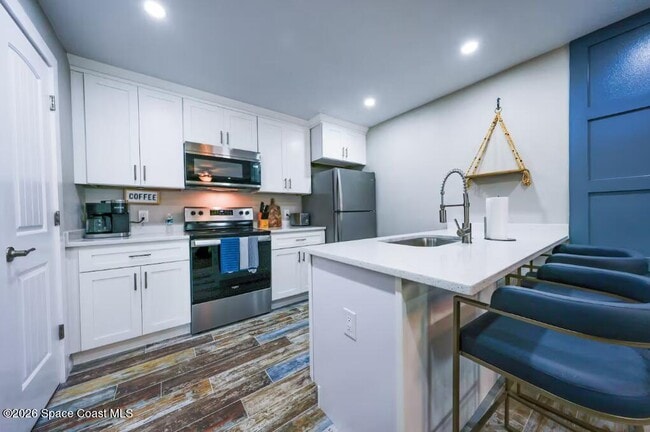 Building Photo - 208 Seminole Ave W