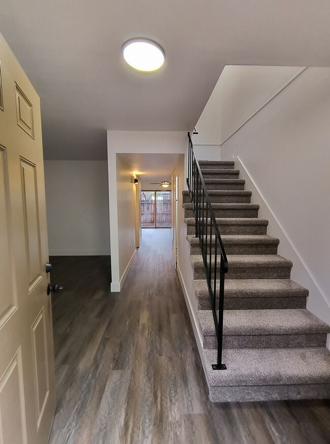 Building Photo - Available Now! Beautifully Remodeled 2 Story Condo located in Sacramento!