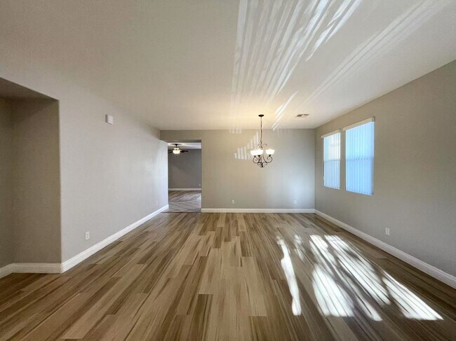 Building Photo - Wonderful 1-story Home