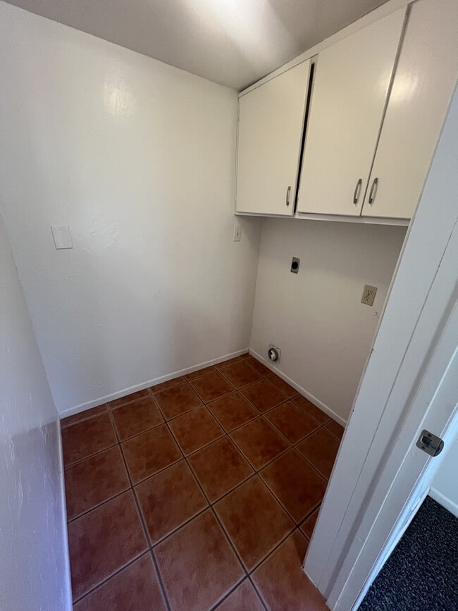 Building Photo - 1023 E Meadowbrook Ave