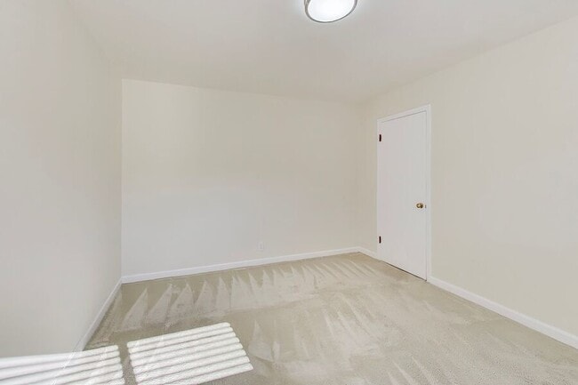 Building Photo - 1549 San Carlos Ave