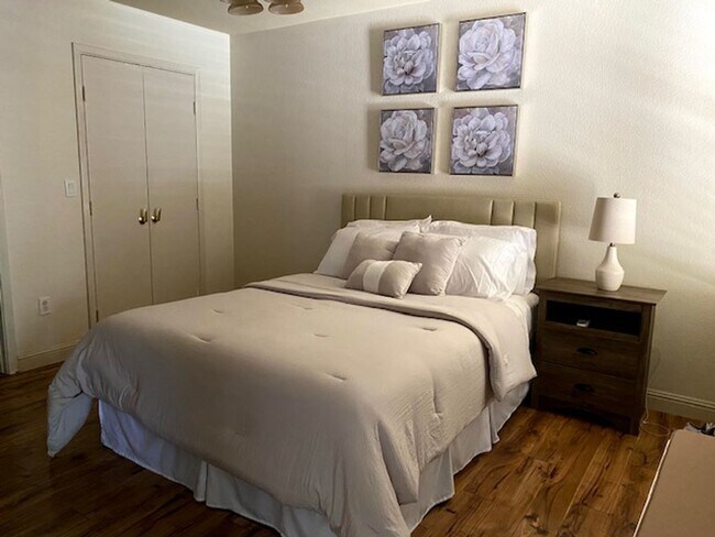 Building Photo - SUMMERLIN CONDO-FULLY FURNISHED, ALL UTILITIES INCLUDED!