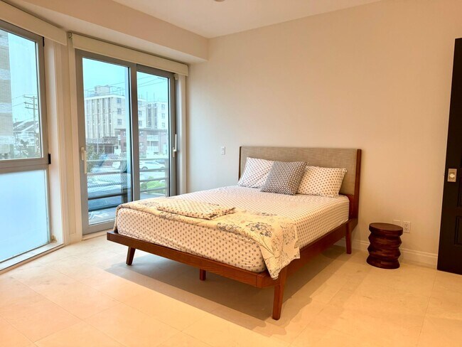 Building Photo - 470 Oceanfront