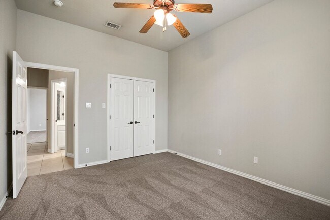 Building Photo - Custom Built Home with POOL