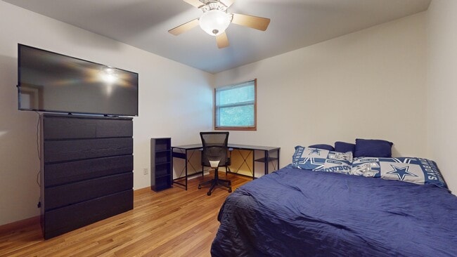 Building Photo - 1222 Thomas Dr