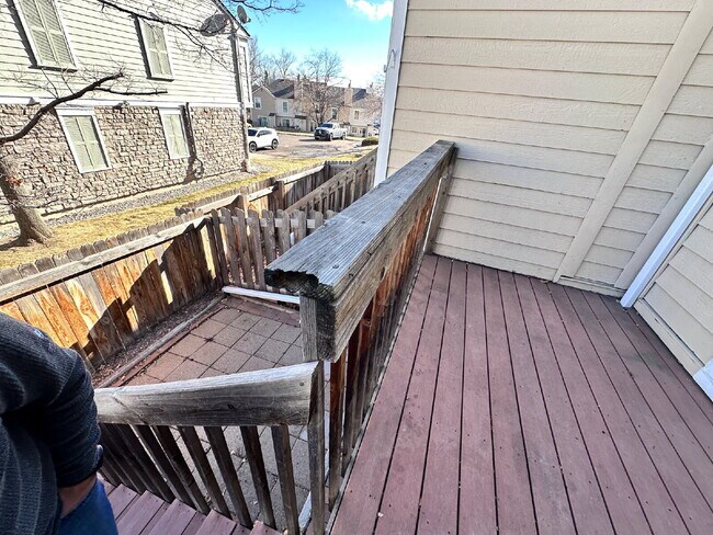 Building Photo - ~Available Now~ Beautifully Updated Two-Bedroom Townhome in Littleton!