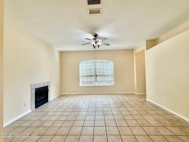 Building Photo - 2418 Hydrangea St