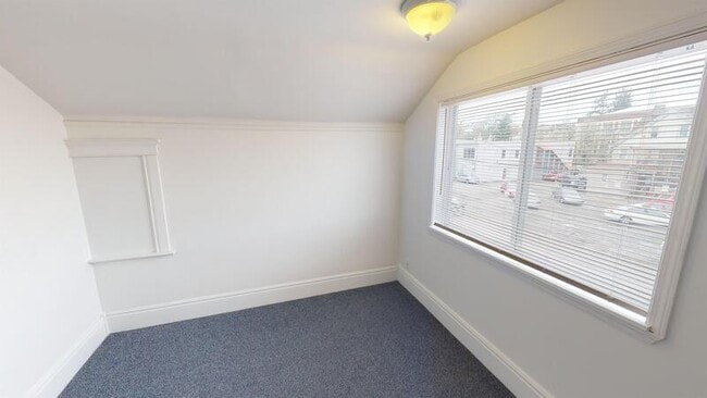 Building Photo - 706 Emmet St