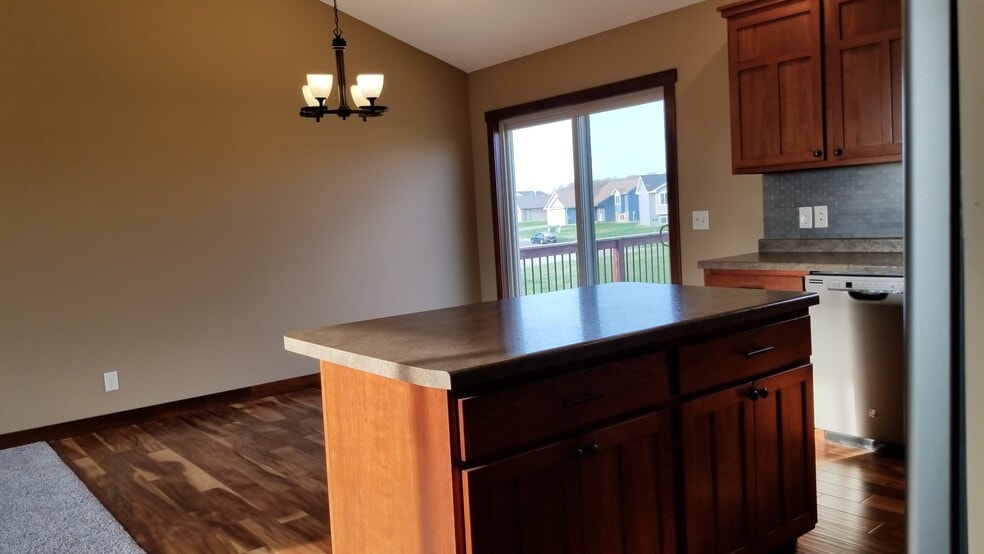 Building Photo - 244 Prairie Rd