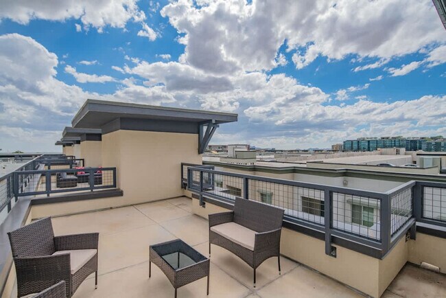 Building Photo - 15501 N Dial Blvd