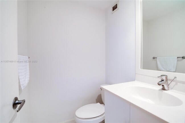 Building Photo - 3001 S Ocean Dr