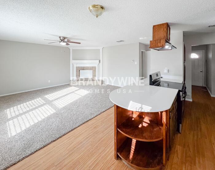 Building Photo - 553 Edwards Dr