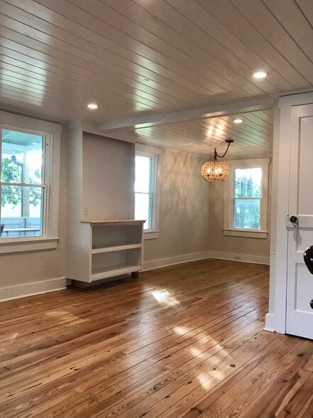 Building Photo - 27320 Morgnec Rd