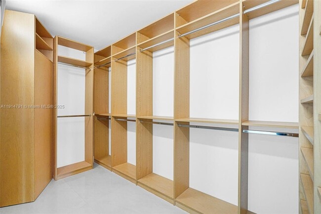 Building Photo - 16485 Collins Ave