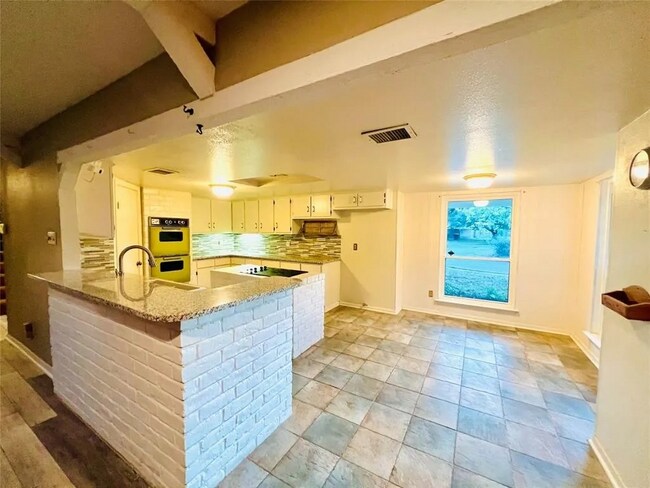 Building Photo - 7014 Woodfern Dr