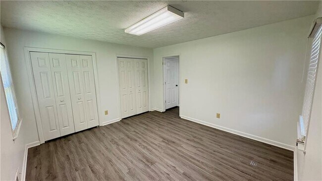 Building Photo - 2421 Fieldstone Dr SE