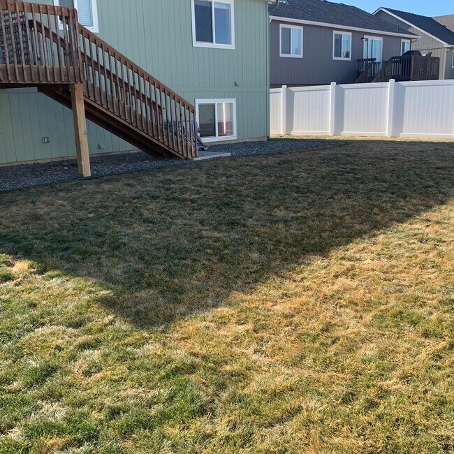 Building Photo - New on the Market!