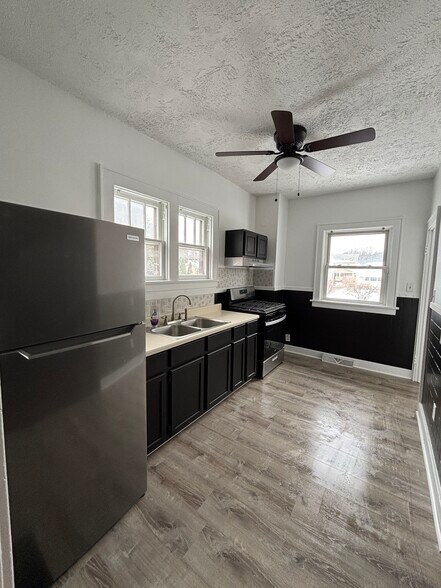 Building Photo - 504 W 29th St