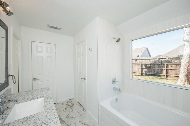 Building Photo - 121 Coffee Ln