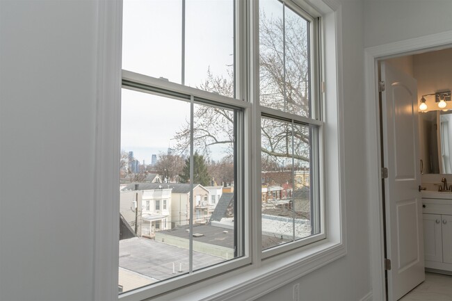 Building Photo - 144 Bergen Ave