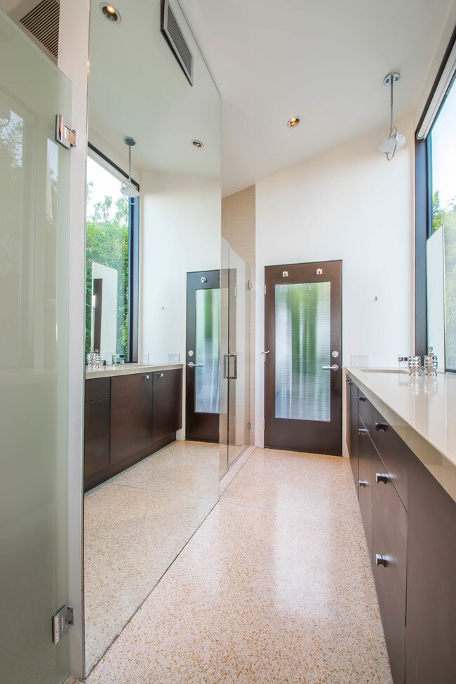 Master Bathroom - 1440 N Kings Rd