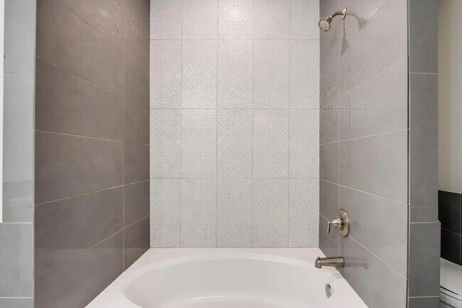 Building Photo - 500 Norwood Pl