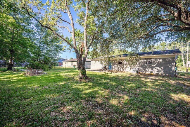 Building Photo - 5612 Rose Dr