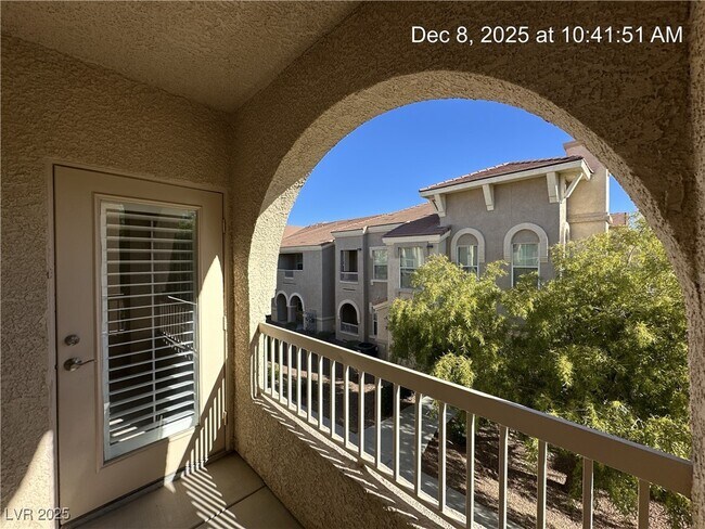 Building Photo - 10550 W Alexander Rd