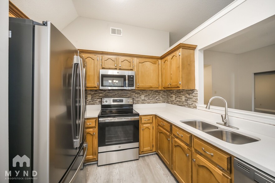 Building Photo - 8418 Regal Bend Dr